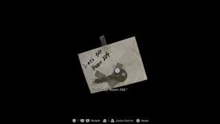 照片背面貼著舊鑰匙